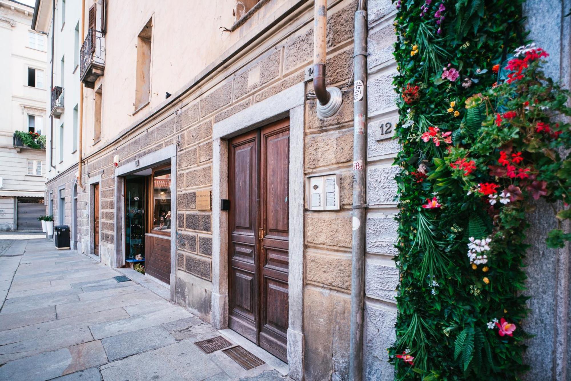 - Piazza Chanoux *