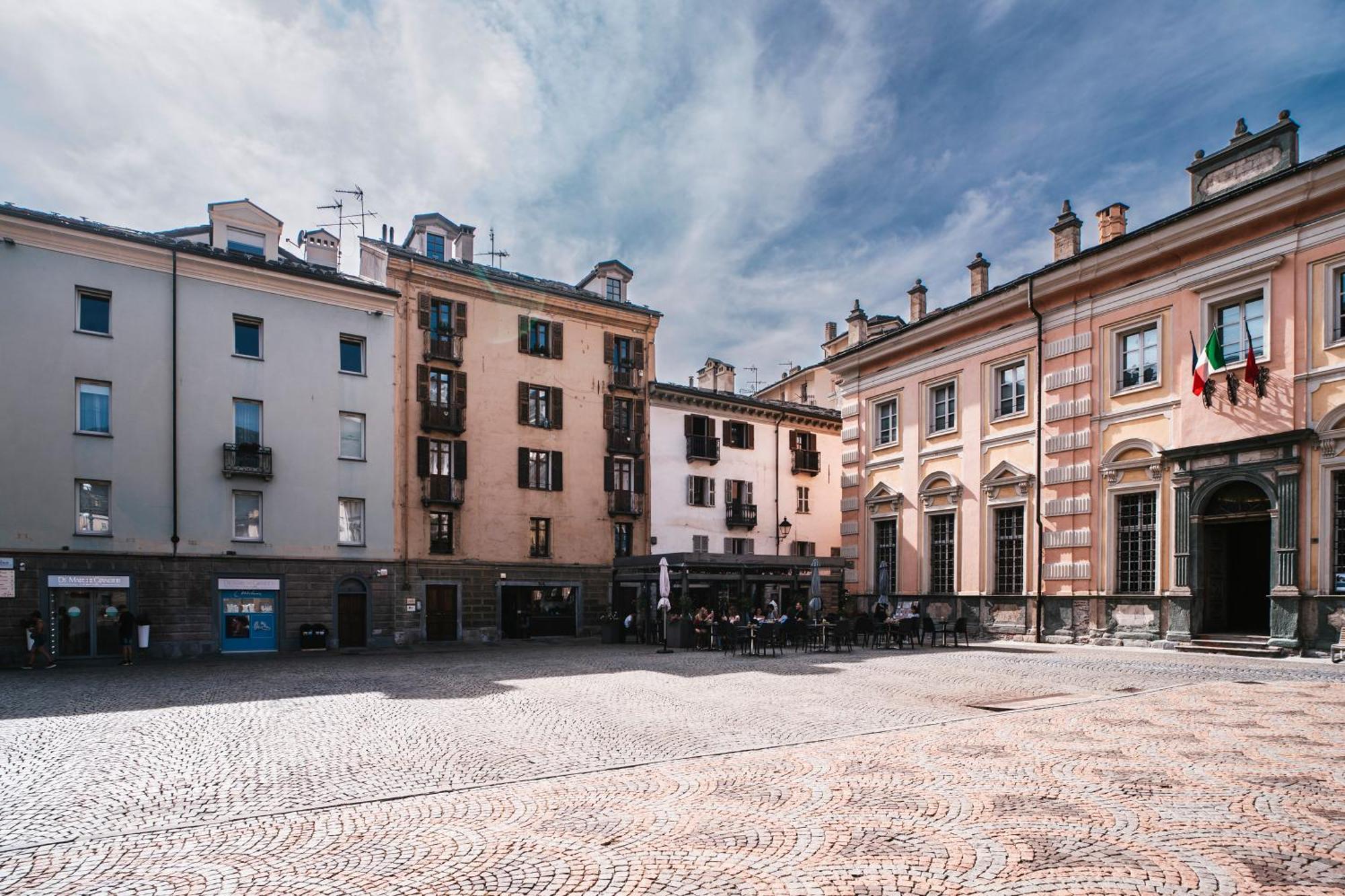 - Piazza Chanoux Apartment Aosta