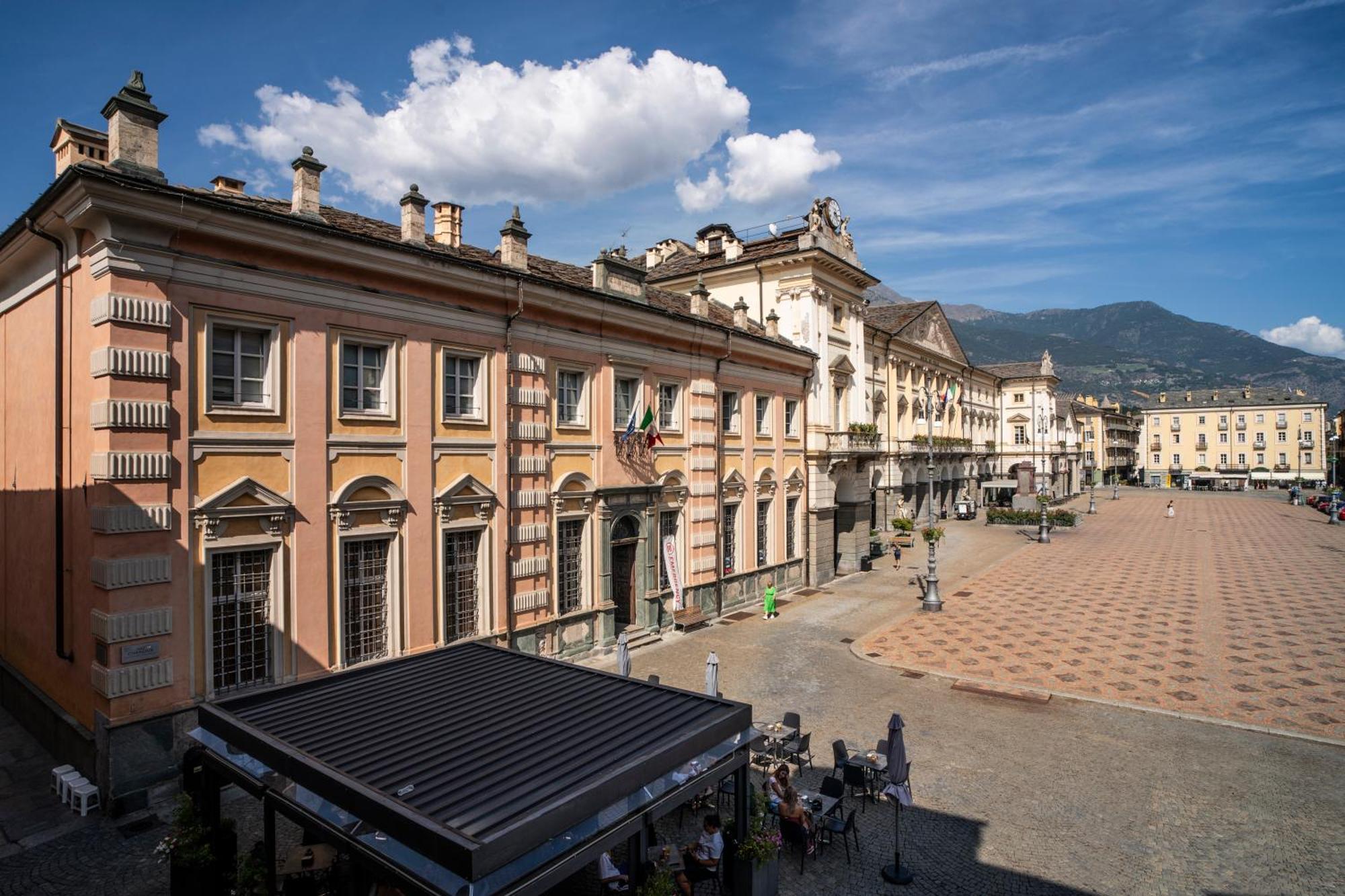 Apartment - Piazza Chanoux Aosta